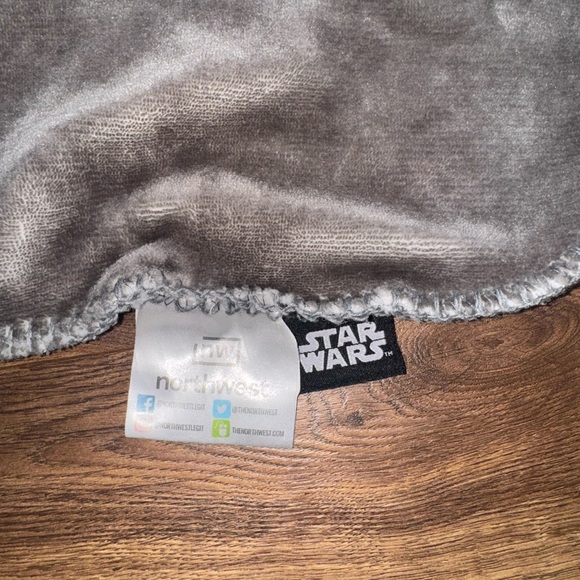 Baby Yoda warm blanket - Picture 4 of 5